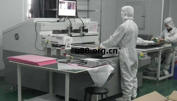 玻(bo)璃切割機操作者(zhe)應(ying)熟(shu)悉設備(bei)的性(xing)能和(he)結構