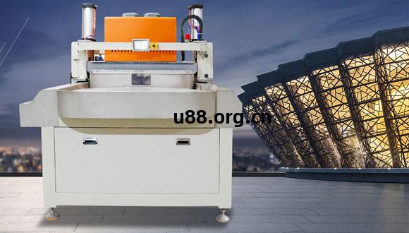 使用玻璃(li)切(qie)割(ge)機與(yu)離合(he)器要註意哪(na)些(xie)?